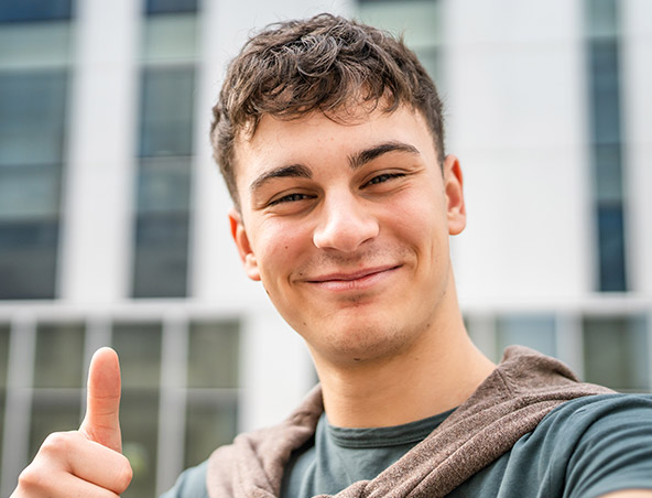 Portrait d'adolescent représentant la tranche d'âge 16-25 ans